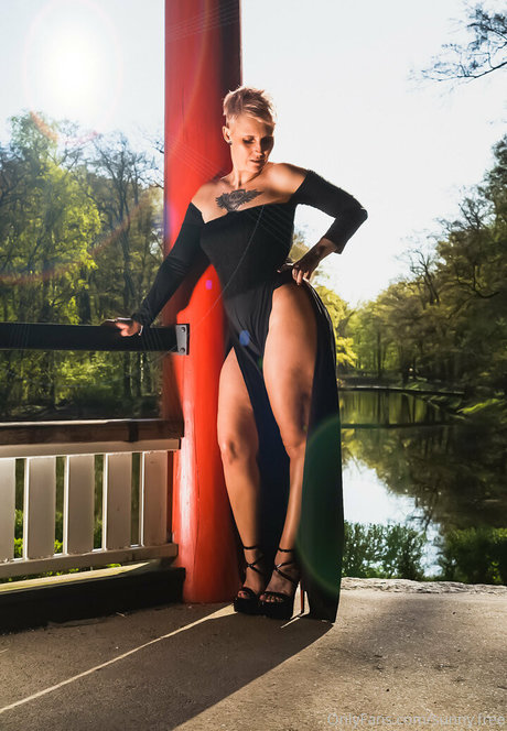 famez de art model img