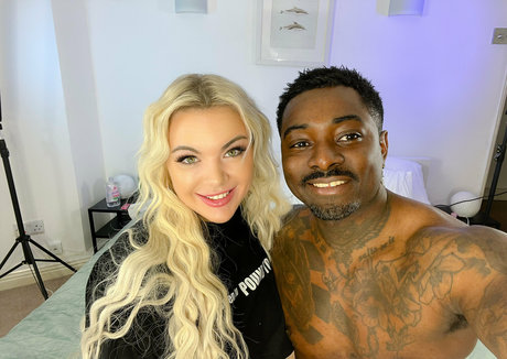 loganuk pretty actress galleries