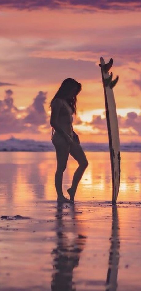 Roxane ASMR model beautiful image