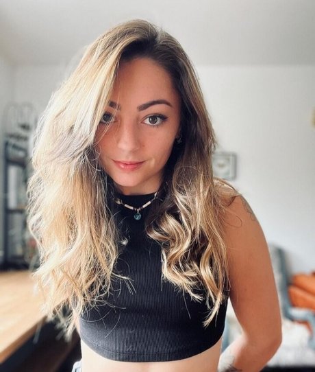 Roxane ASMR model free photos