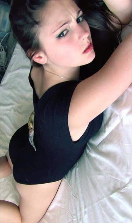 Roxane ASMR high quality model img