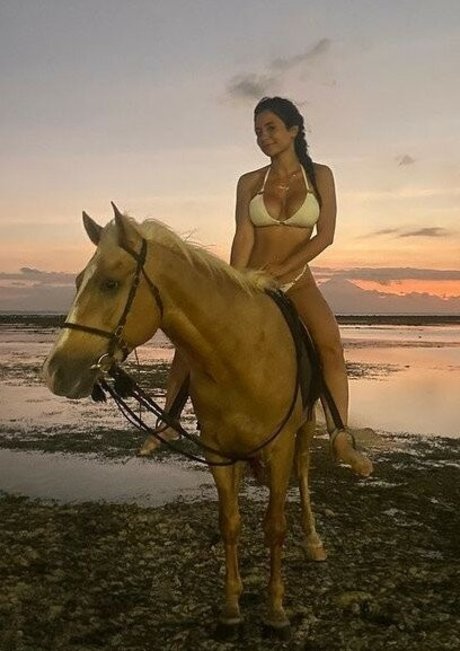 chanellewestk star naked photo