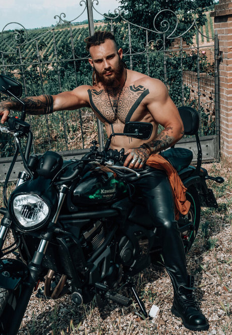 pervertmilan pornstar erotic img