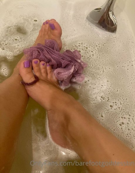 barefootgoddessbri star naked image