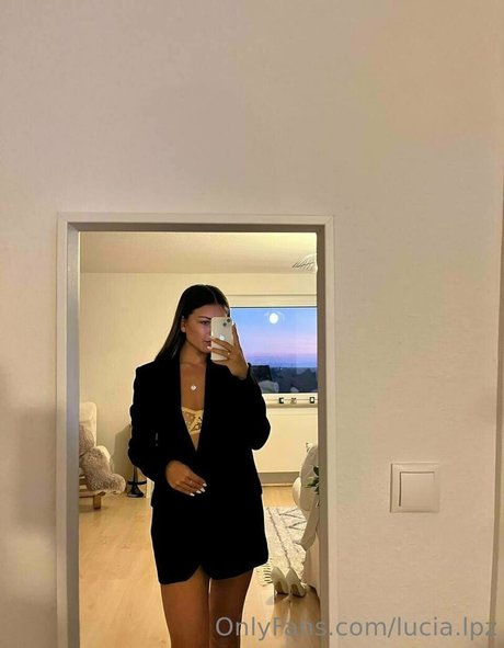 lucia lpz model erotic photo