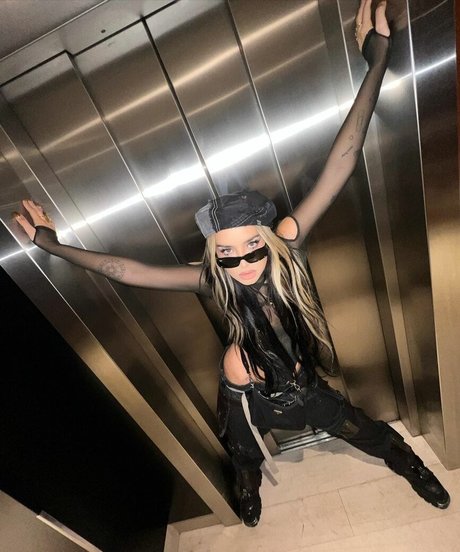 Lola Indigo star sexy pics