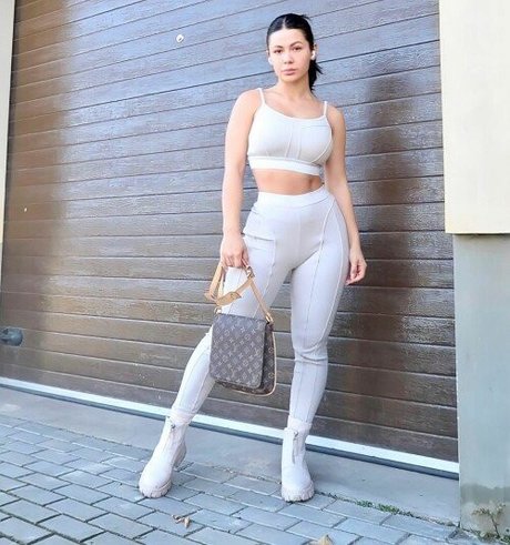 karinakliauz high quality actress photos