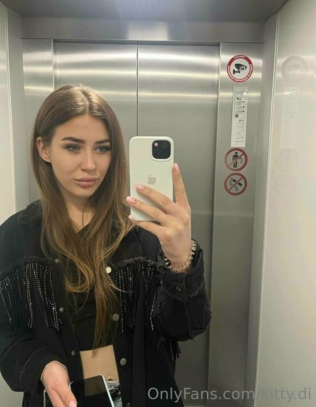 kitty di naked pornstar img