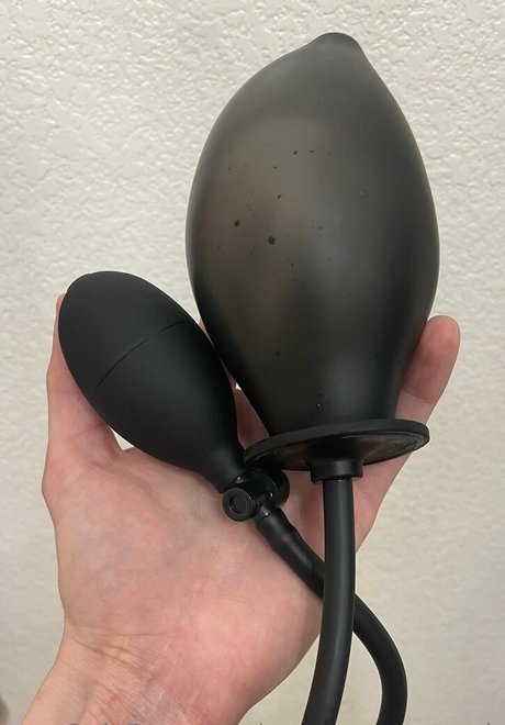 pussypumppeach xxx pornstar pics