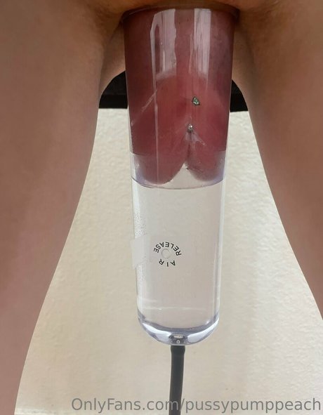 pussypumppeach star adult photos