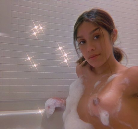 Cashslvt nude pornstar pics