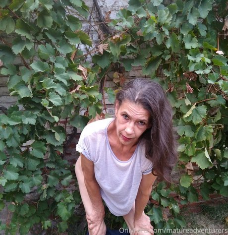 aloneruth free star photos