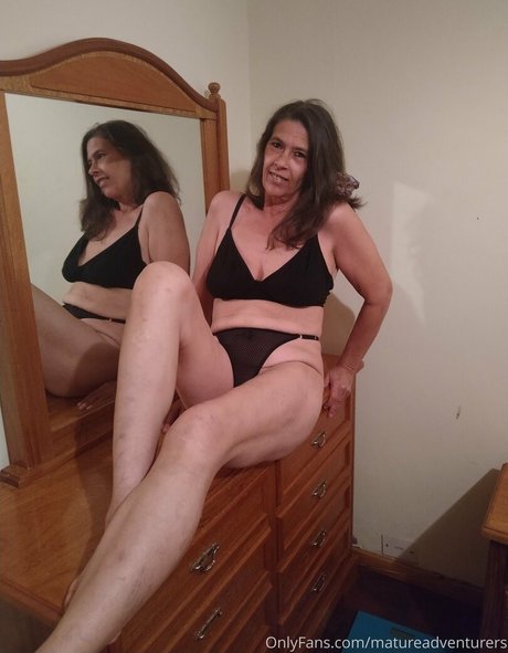 aloneruth xxx model pictures