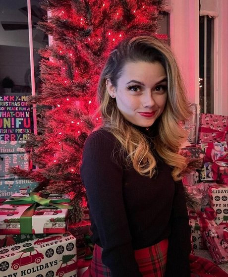 Mally Mouse porn model picture