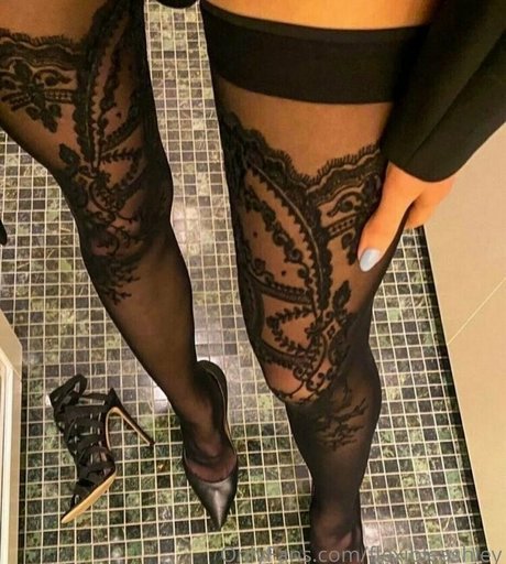 flexibleashley high quality actress photo