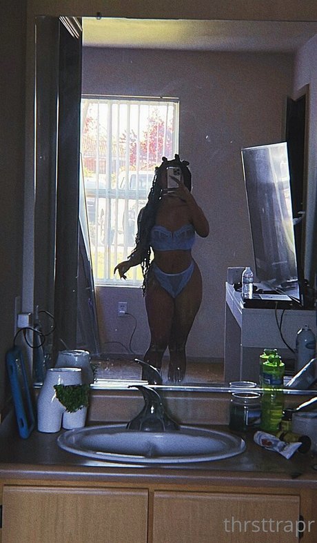 thrsttrapr naked pornstar pictures