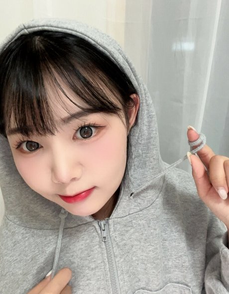 wngml774 nude actress pic