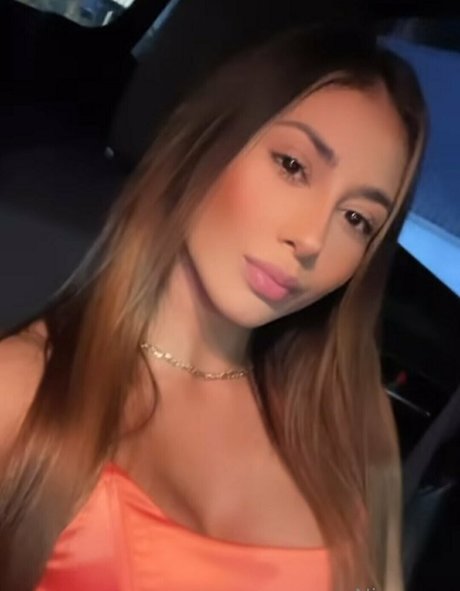 niacruzxo naked model images