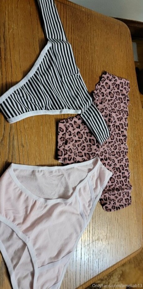 ameliab13 pornstar nude pictures