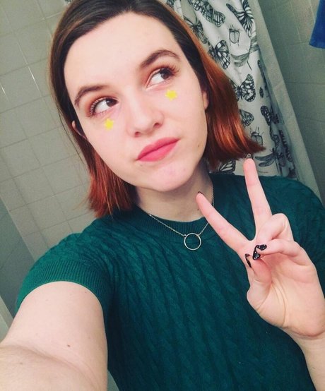 Sarah Z model adult photo