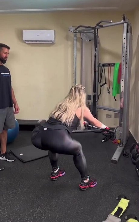 Joice Hasselmann sexy model img