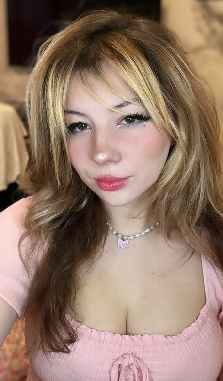 Kendi Ken ASMR model pretty photo