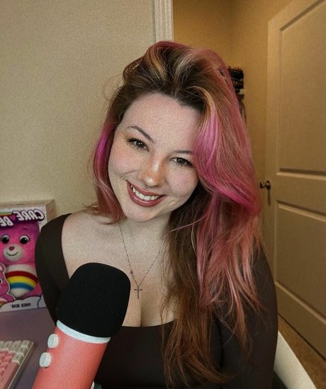 Kendi Ken ASMR pornstar pics