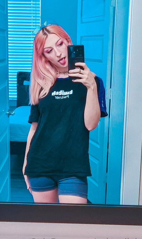 InnocentElixir erotic model galleries