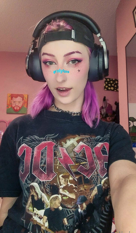 InnocentElixir model adult img