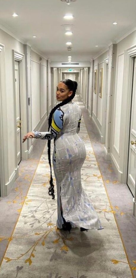 Jorja Smith hd model pic