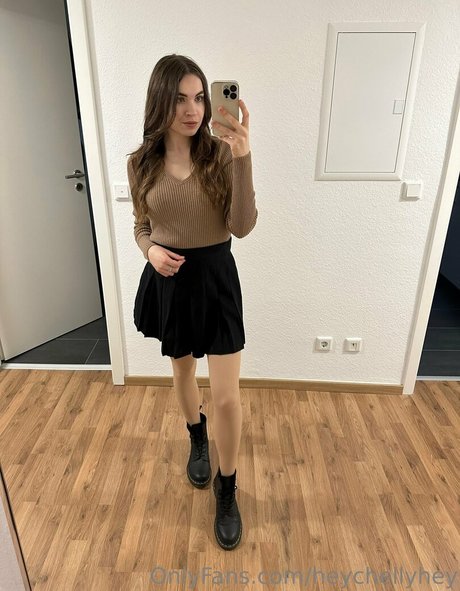 heychellyhey model nudes image