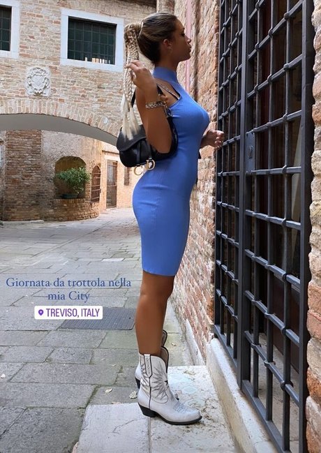 Alice De Bortoli exclusive model galleries