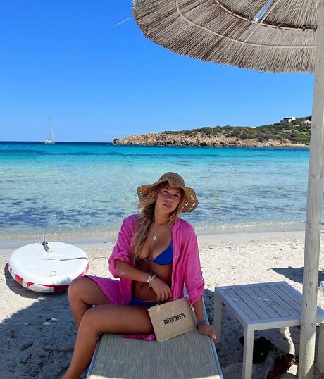 Alice De Bortoli perfect pornstar pictures