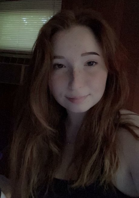 reversetabletopp model naked photo