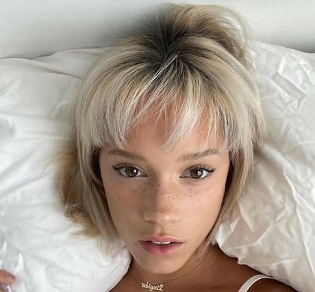 wellbeingwithabigail star nude picture