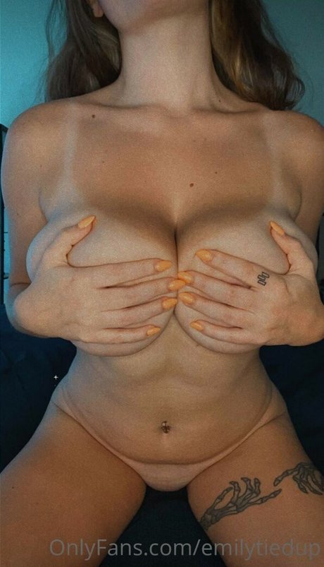 Emilytiedup star high quality pic