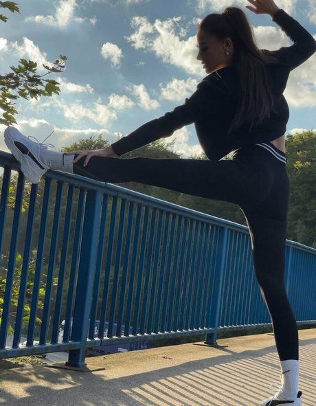 leniyoung official actress img