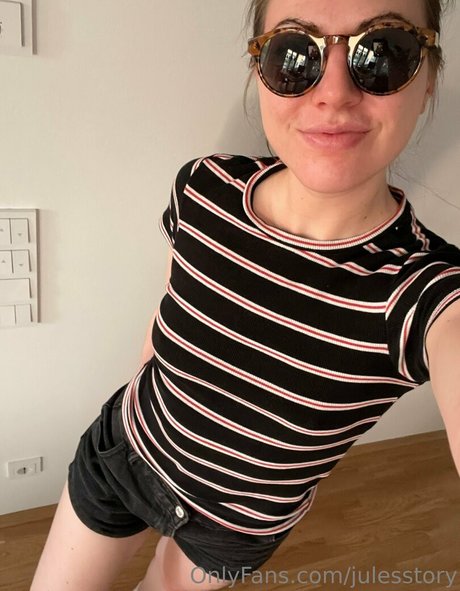 julesstory erotic model photo