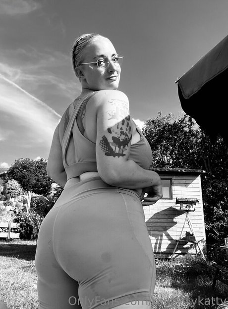 mrstittykatty model exclusive pics