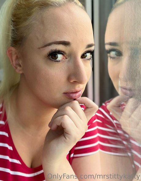 mrstittykatty pornstar erotic photos