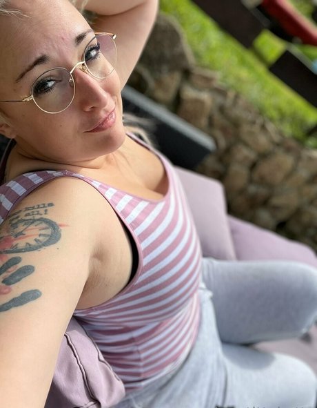 mrstittykatty model nude archive