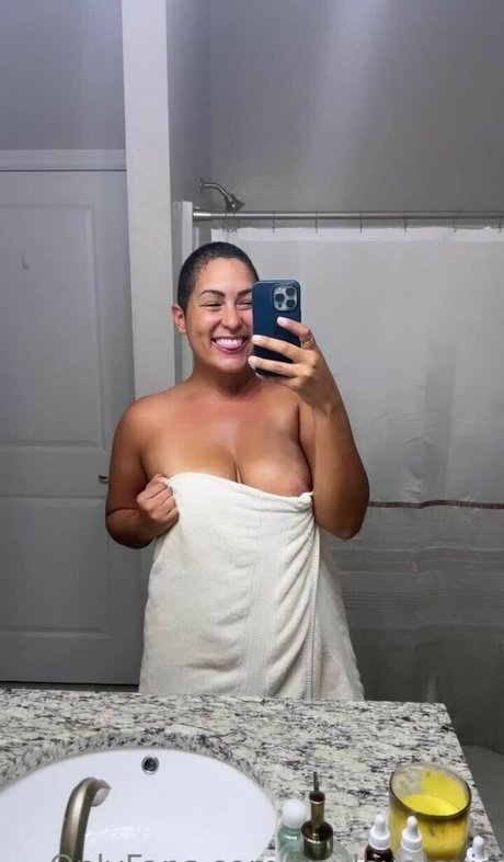 Hayley Alexis pornographic model pic