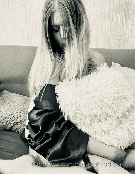 coraaphrodisiakum model sexy picture