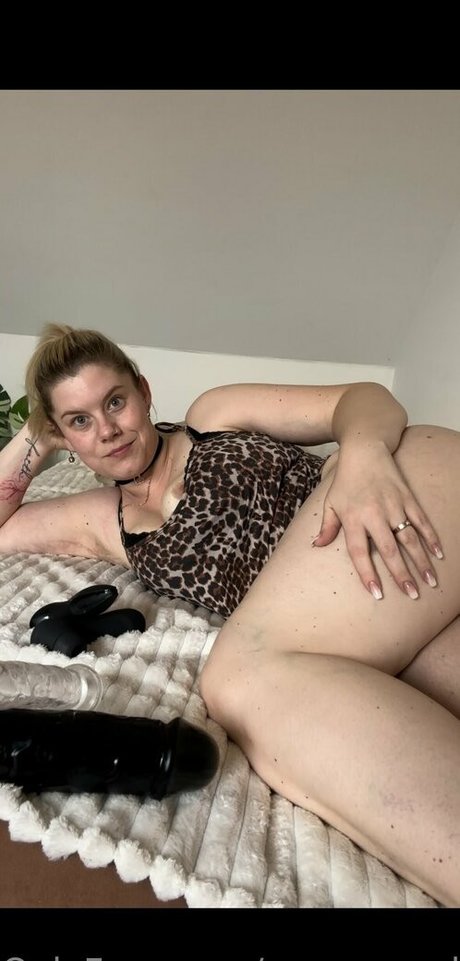 vanessa obsequious model perfect images