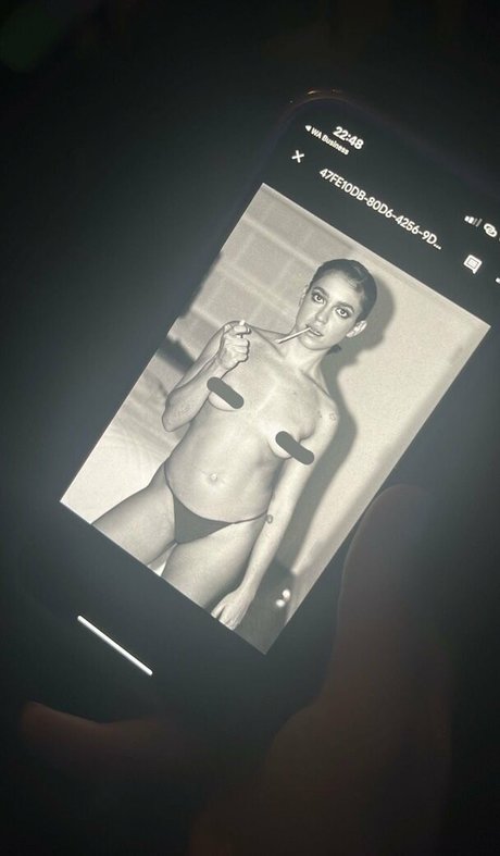 Valen Bandeira model adult picture