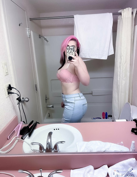 Maxalah hot pornstar img