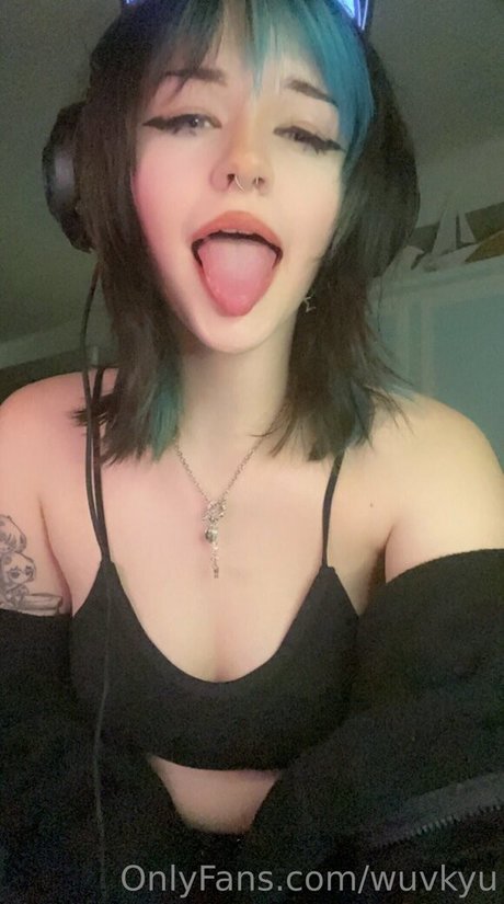 wuvkyu model naked image