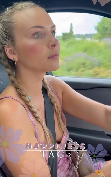 hot blonde onlyfans free picture