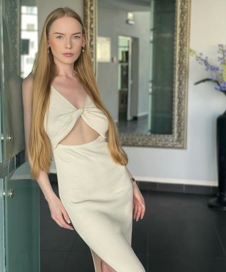 Oksana Neveselaya erotic pornstar gallery