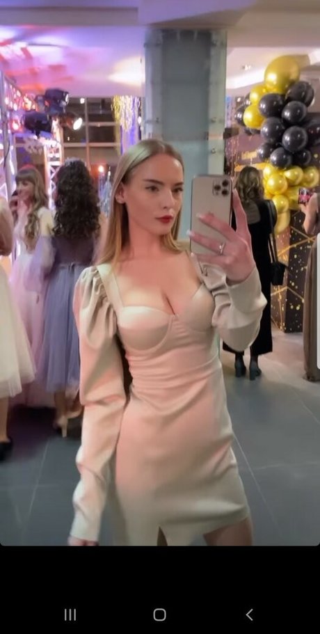 Oksana Neveselaya sexy model pic